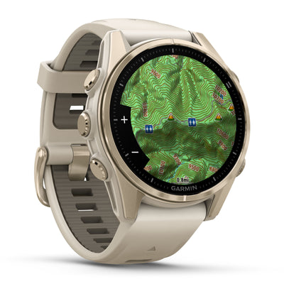 Garmin Fenix 8 Sapphire – 43 mm / AMOLED – Soft Gold mit nebelgrauem/dunklem Sandstein-Silikonarmband – Premium-Multisportuhr