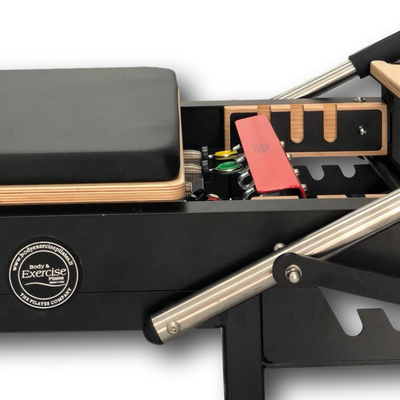 Aluminium Pilates Reformer Tower Black Edition – Platzsparend & vertikal verstaubar – Body & Exercise Pilates BE03