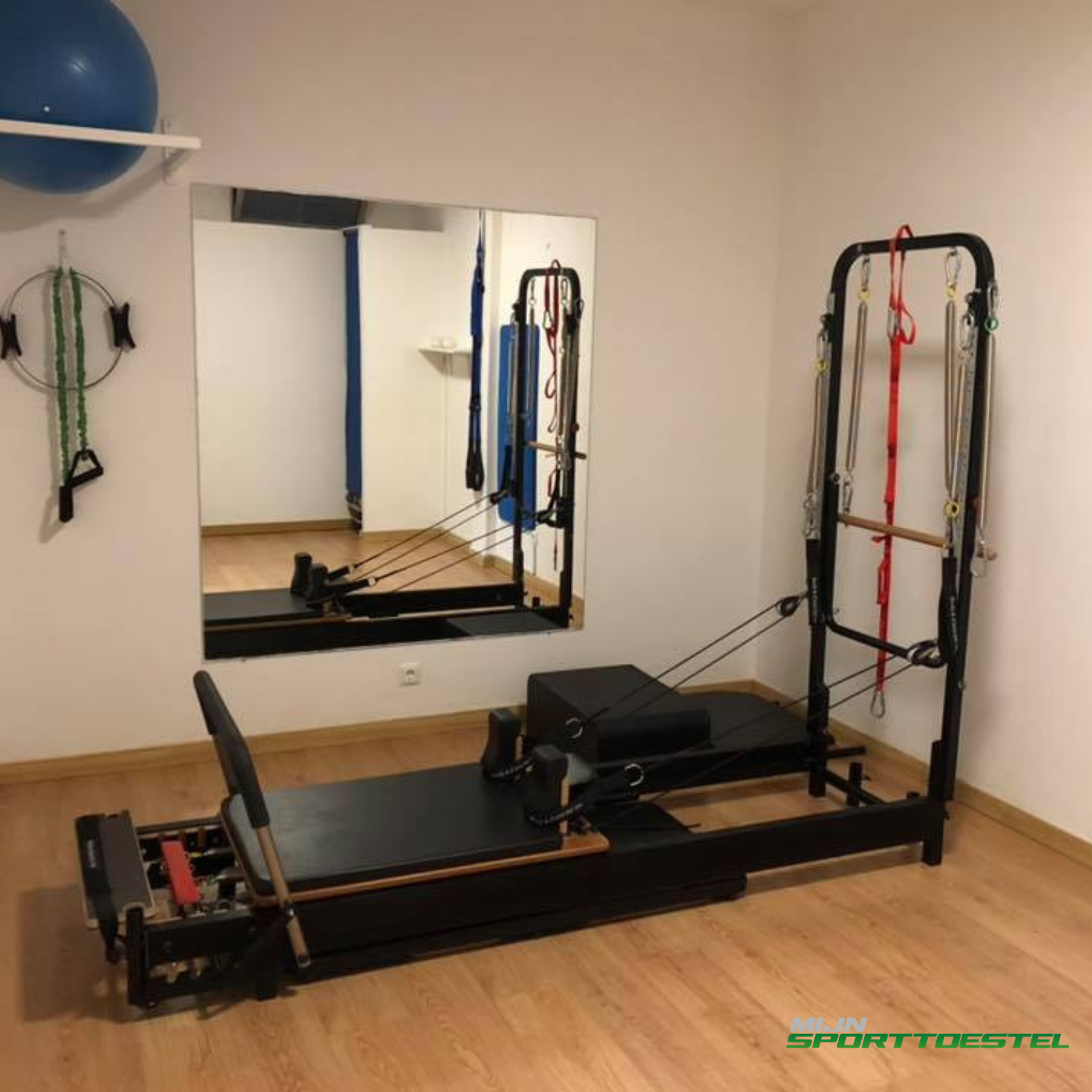 Aluminium Pilates Reformer Tower Black Edition – Platzsparend & vertikal verstaubar – Body & Exercise Pilates BE03