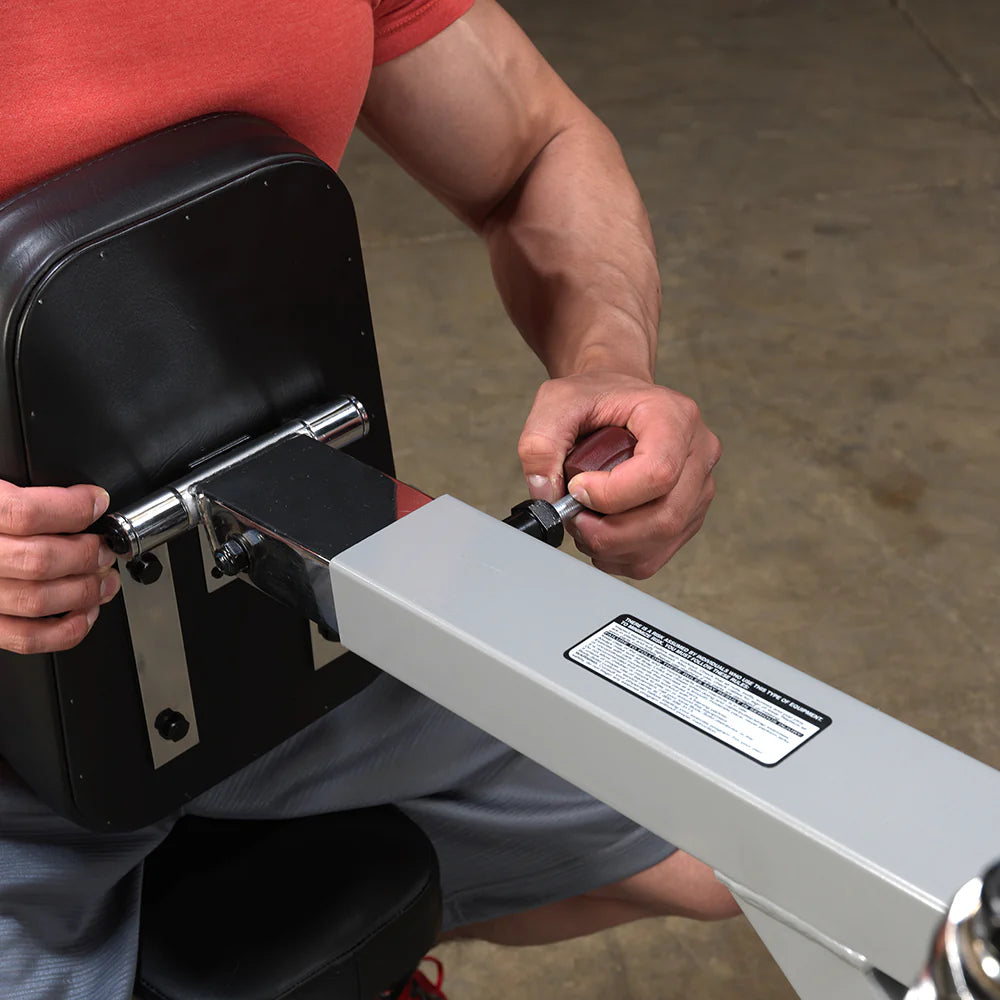 Rudern im Sitzen – Pro Clubline LVSR – Gewichtsscheiben beladen