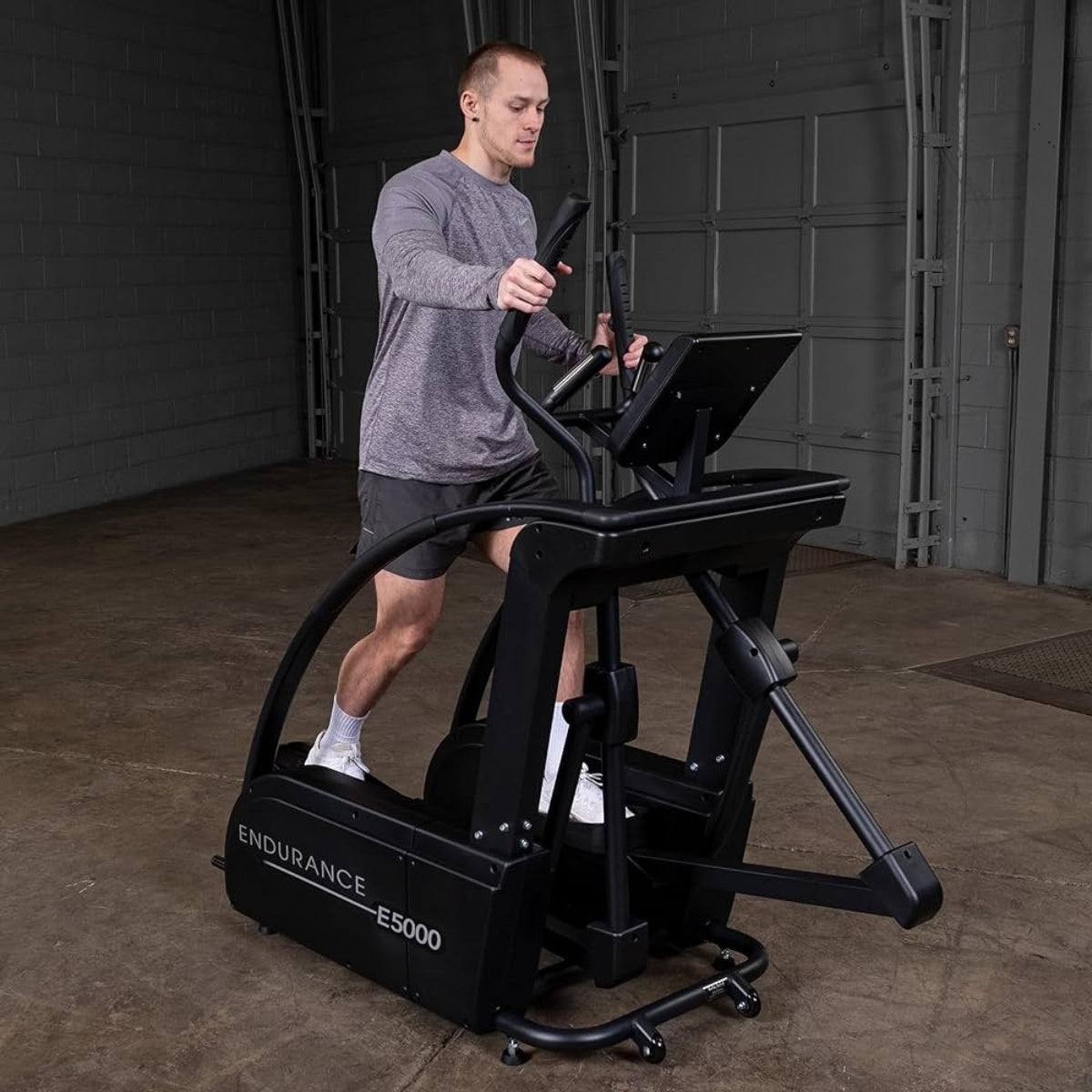 Professioneller Crosstrainer – Body-Solid E5000 Ellipsentrainer
