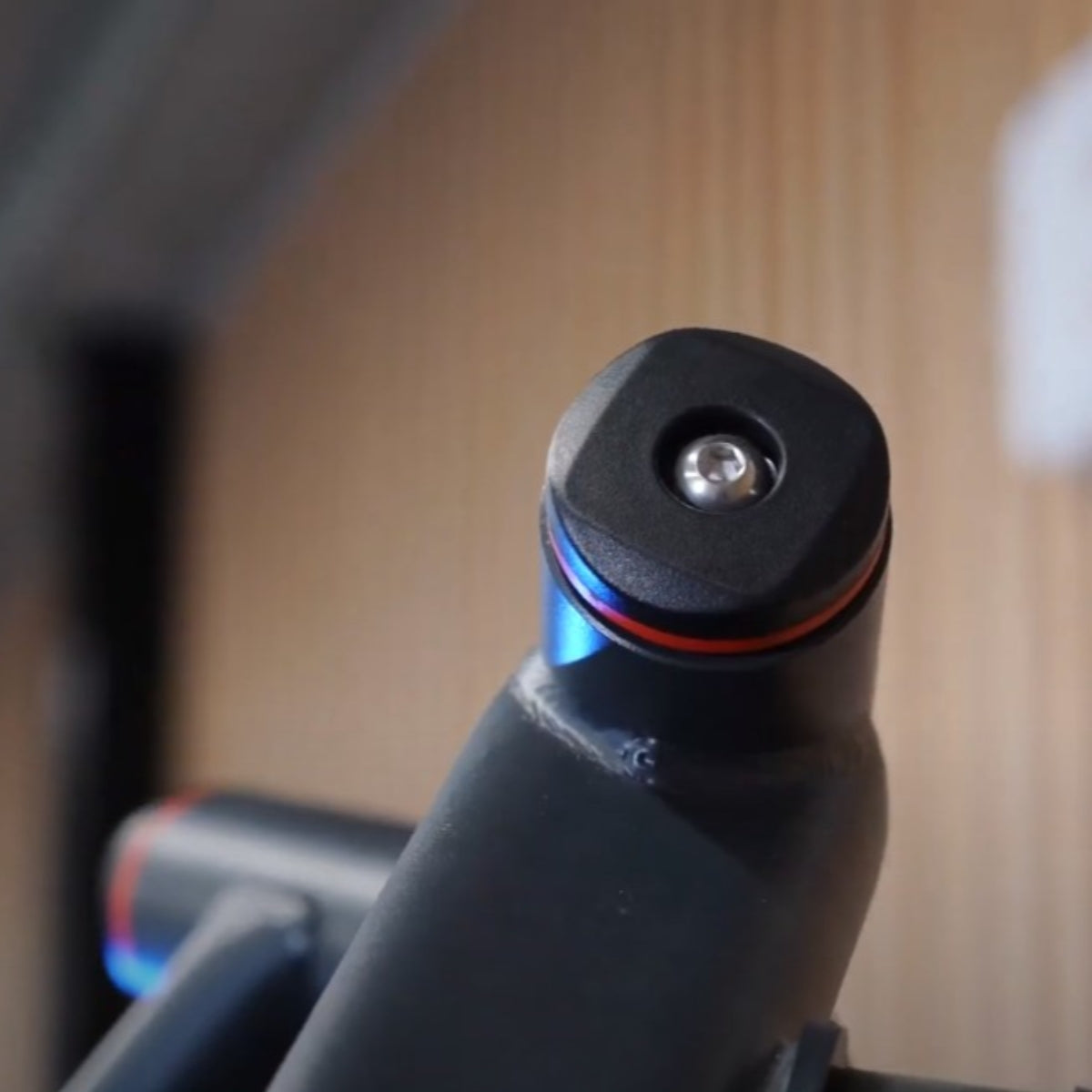 Digitale Brustpresse - Evolve Fitness Digital Strength DS-401 mit Gewichtsschienen