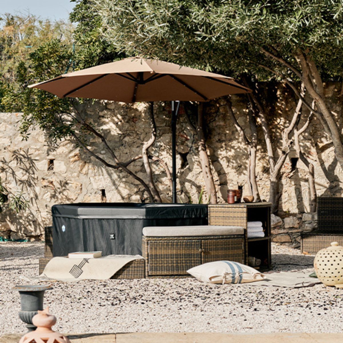 NetSpa Octopus Aufputz-Spa mit Möbelset für 5/6 Personen