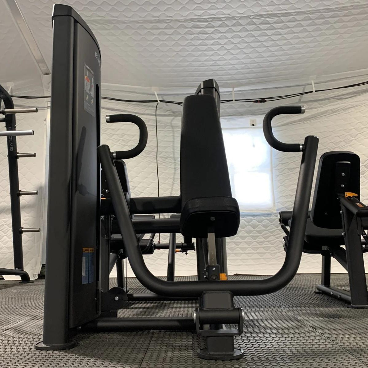 Brustpresse - Evolve Fitness Econ Serie EC-001 mit Gewichtsschienen