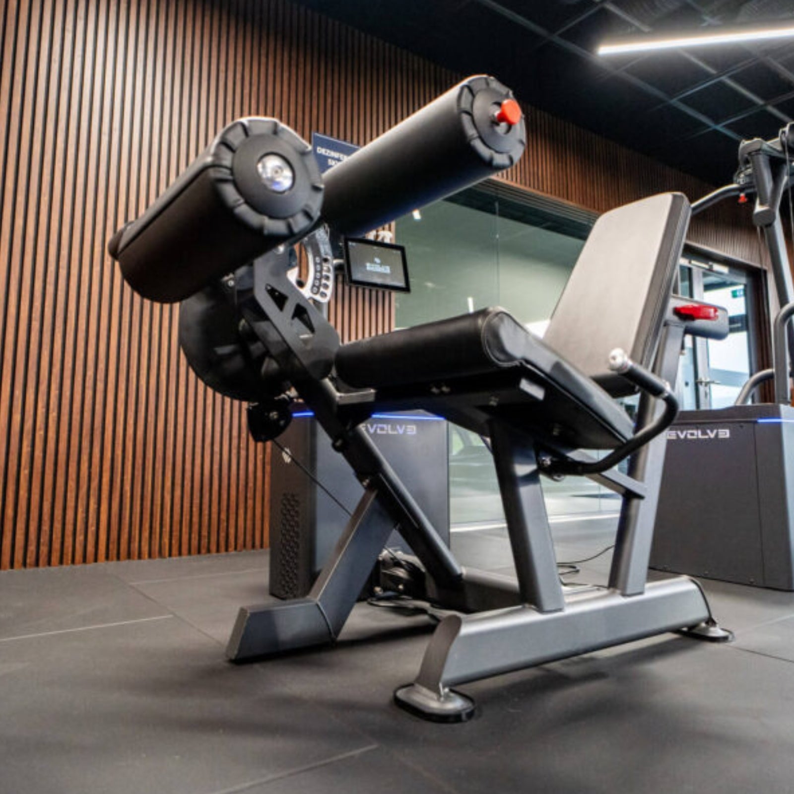 Digitale Beinstreck- und Beinbeugemaschine – Evolve Fitness Digital Strength DS-425 mit Gewichtsverlagerung