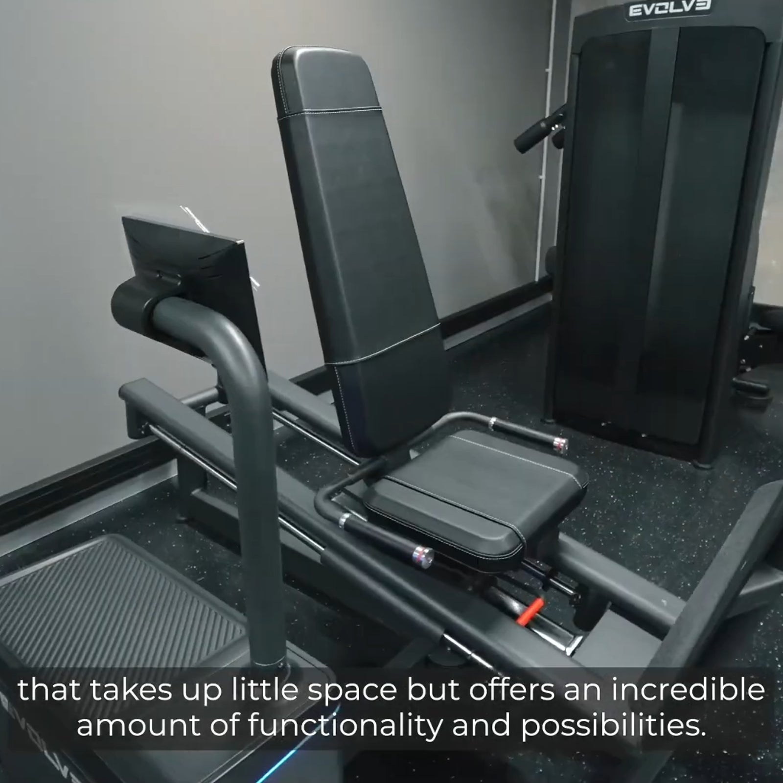 Digitale Beinpresse im Sitzen – Evolve Fitness Digital Strength DS-411 mit Gewichtsverlagerung