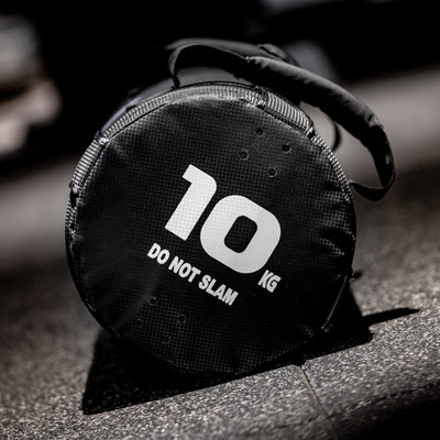 Nike Strength Sandsack – Klein / Mittel / Groß