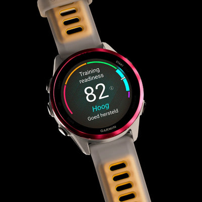 Garmin Forerunner 570 – 42 mm – Premium-Laufuhr – Wolkenblaues Aluminium mit transparentem Whitestone/Wolkenblau-Armband