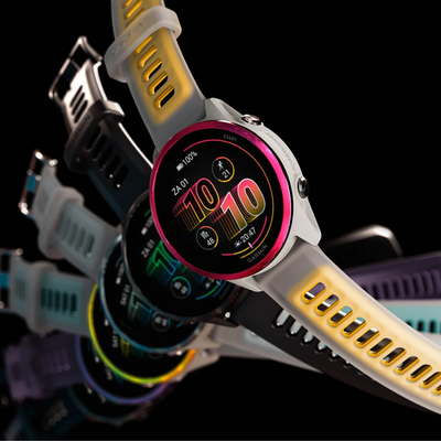 Garmin Forerunner 570 – 47 mm – Premium-Laufuhr – Schiefergraues Aluminium mit transparentem schwarz/schwarzem Armband