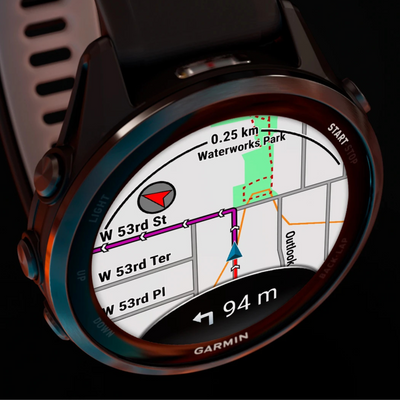 Garmin Forerunner 970 – 47 mm – Premium-Laufuhr – Carbongraues DLC-Titan mit schwarzem Gehäuse und schwarz/transparentem Whitestone-Armband