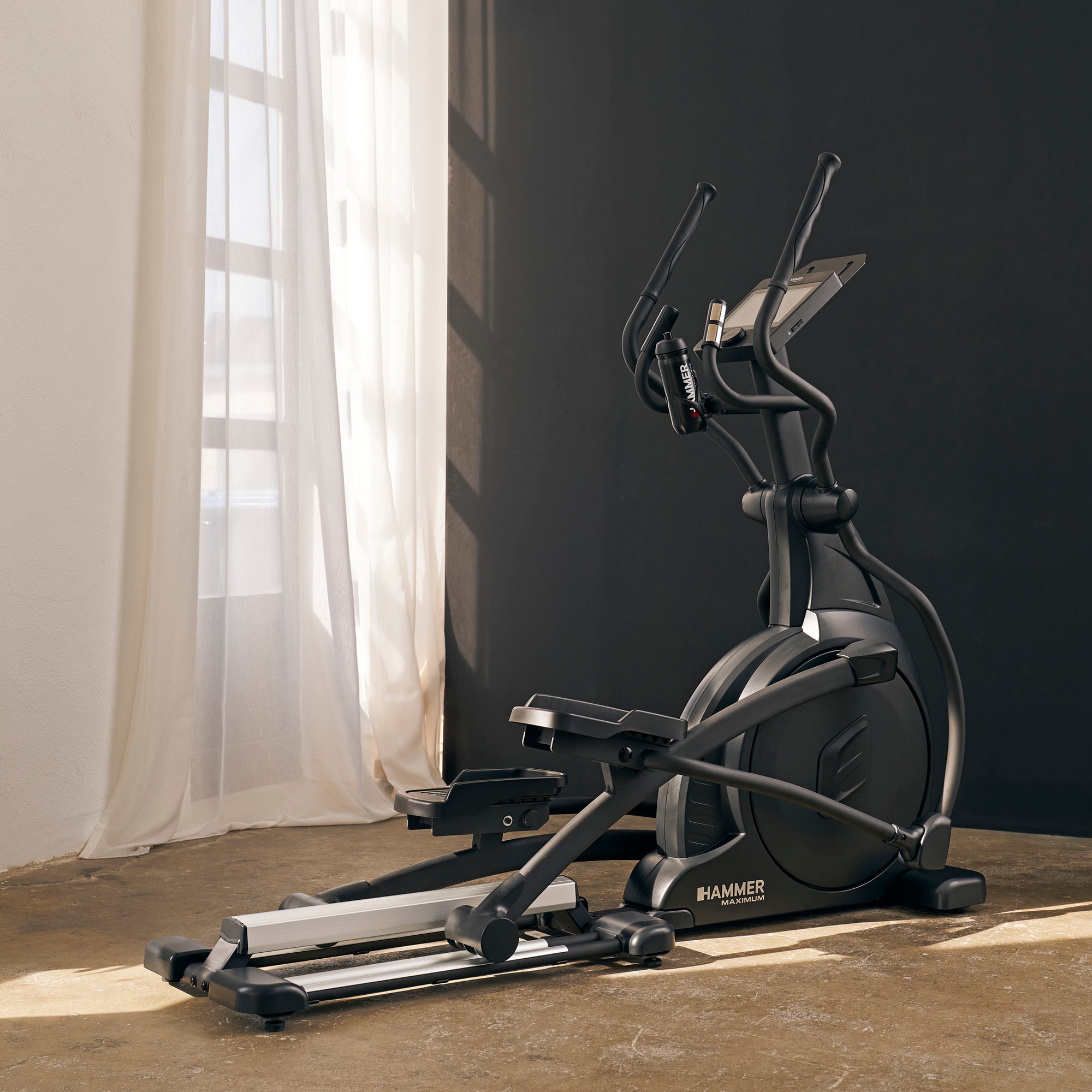 Hammer Maximum EL8000 professioneller Crosstrainer mit 10,1"-Touchscreen-Display