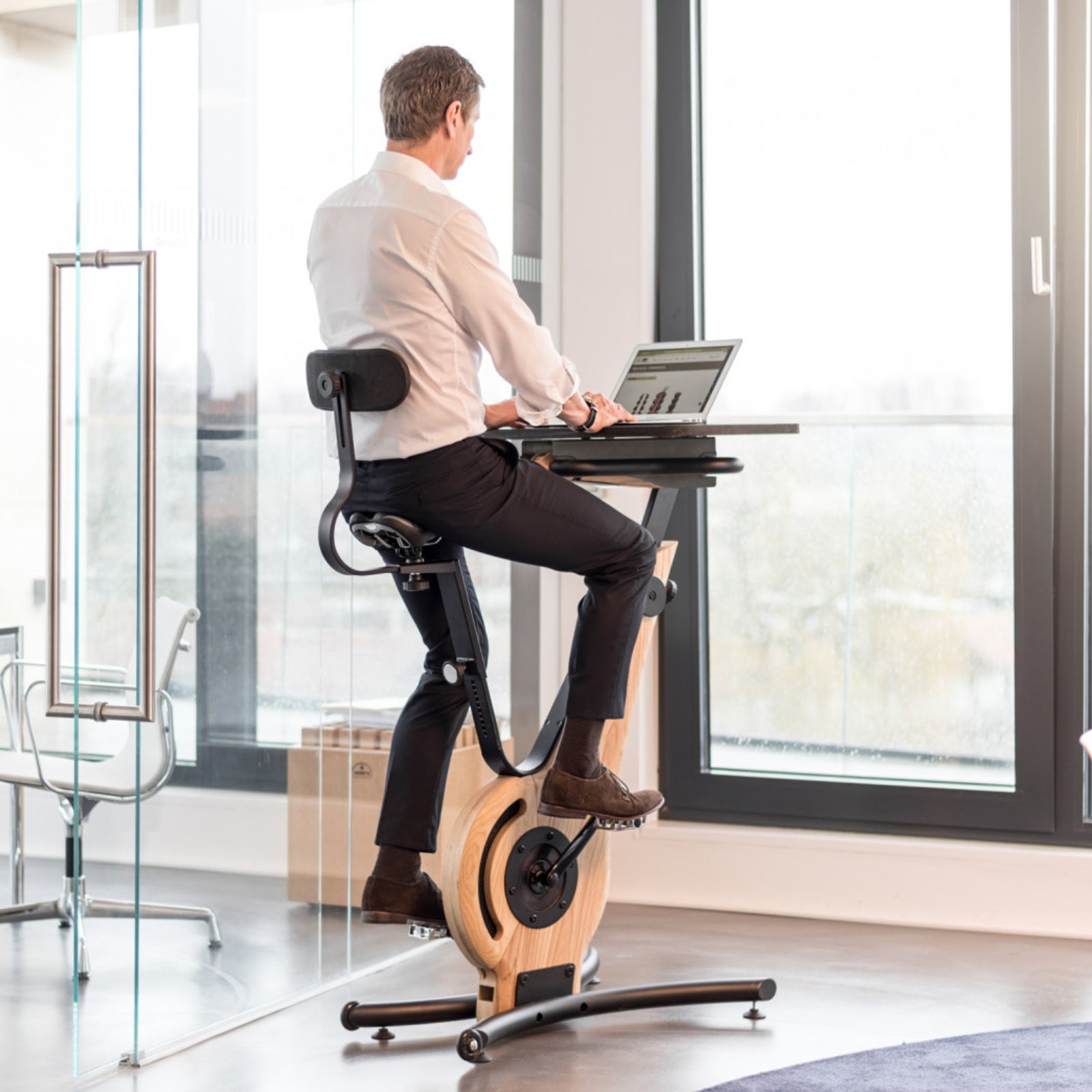 NOHRD Bike Vintage Oak Indoor-Fahrrad – gebeizte Eiche – kostenlose Installation