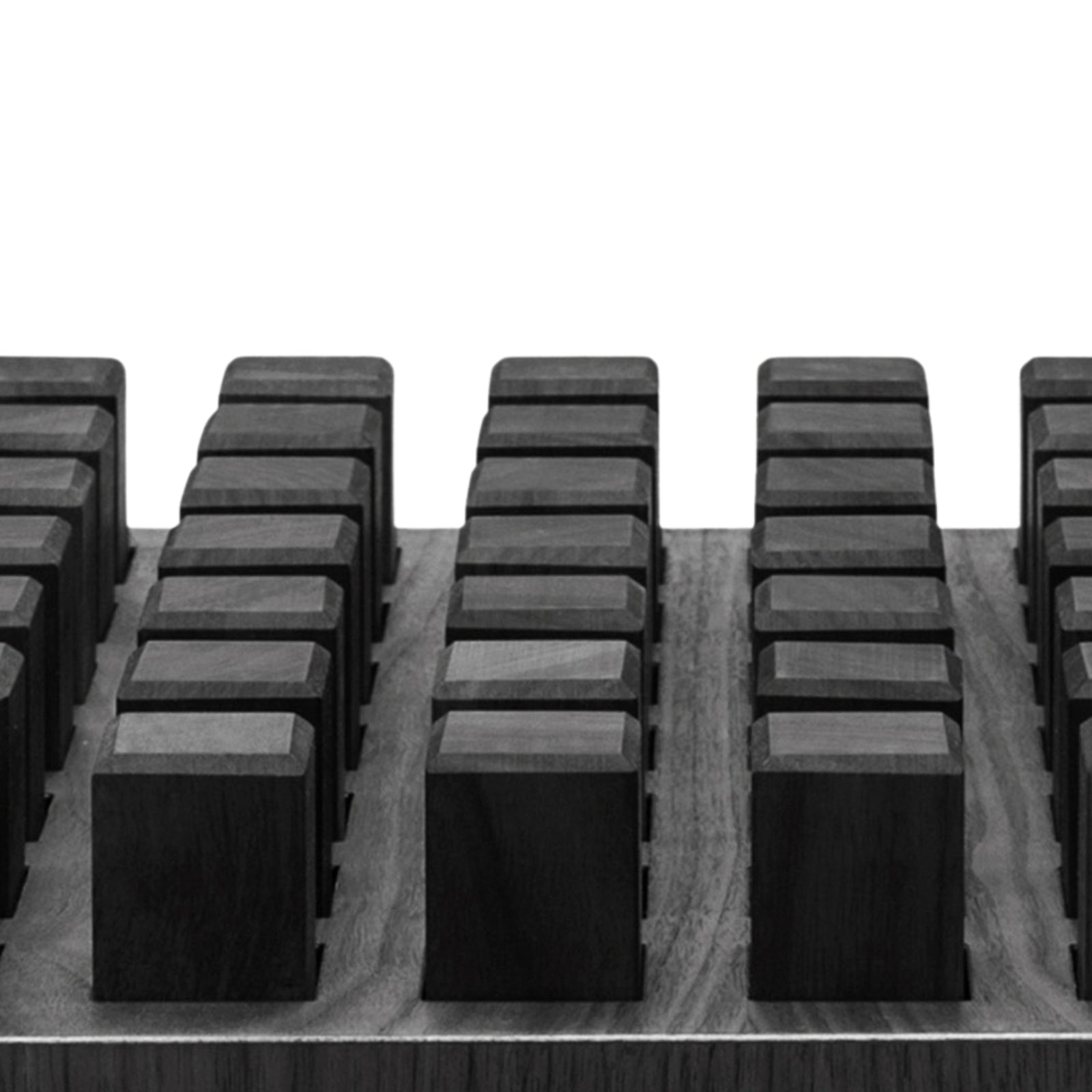 NOHRD Hedgehock Black – Ergonomischer Holzstuhl – gebeizte Eiche