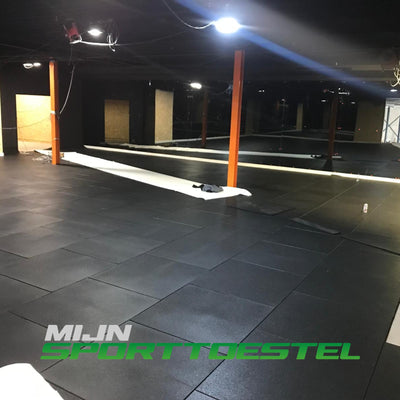 Gummi 100 x 100 x 1,5 cm Bodenelemente / Sportboden für Sport- &amp; Fitnessbereiche - jetzt mit kostenloser Verlegung