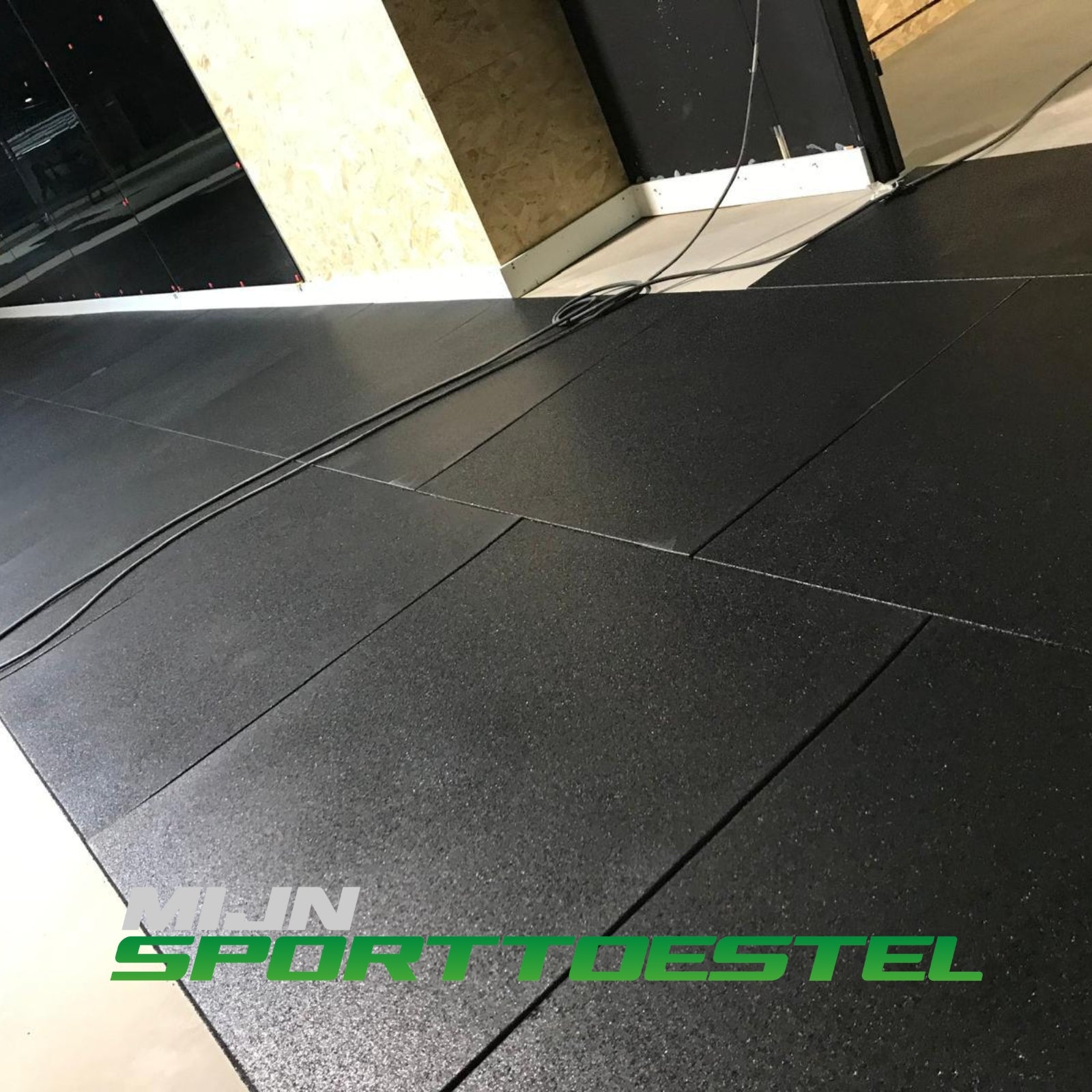 Gummi 100 x 100 x 1,5 cm Bodenelemente / Sportboden für Sport- &amp; Fitnessbereiche - jetzt mit kostenloser Verlegung